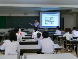 【REPORT】地元中学校で出前講座をしました！